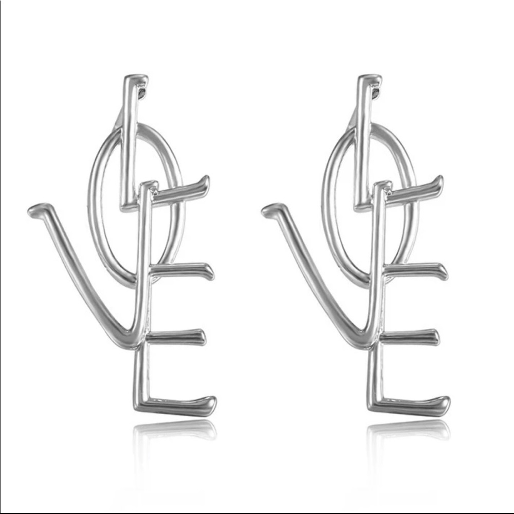 New Women’s Romantic LOVE Stud Earrings - Picture 6 of 12